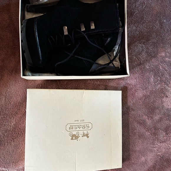 Coach Sidney Kidsuede Booties size 8. Style Q692 black - Picture 9 of 14